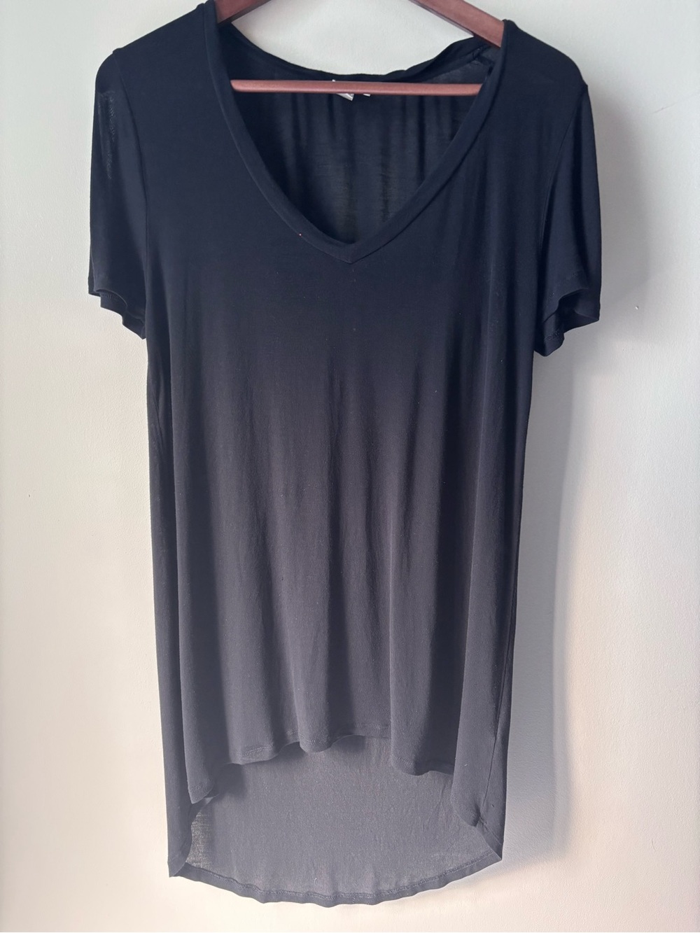 twik Black V-Neck High-Low Short Sleeve Tee